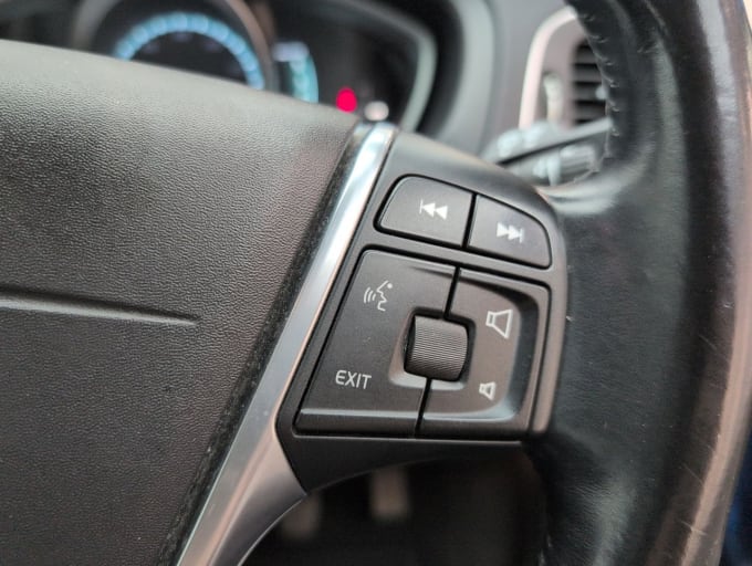 2025 Volvo V40 Cross Country