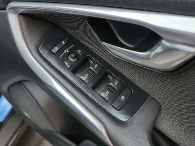 2025 Volvo V40 Cross Country