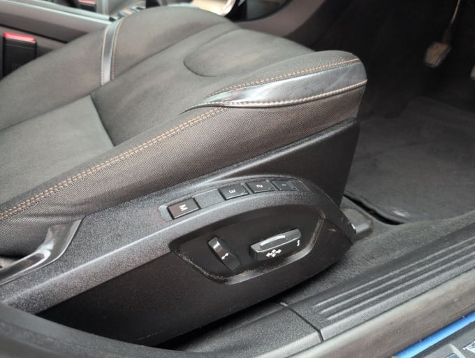 2025 Volvo V40 Cross Country