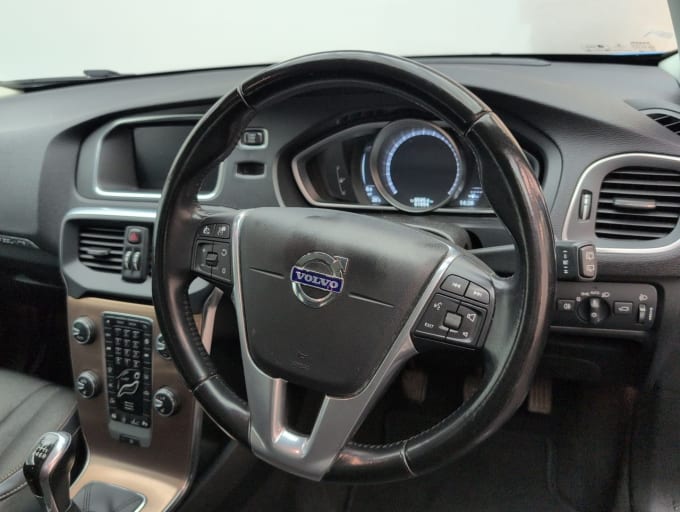 2025 Volvo V40 Cross Country