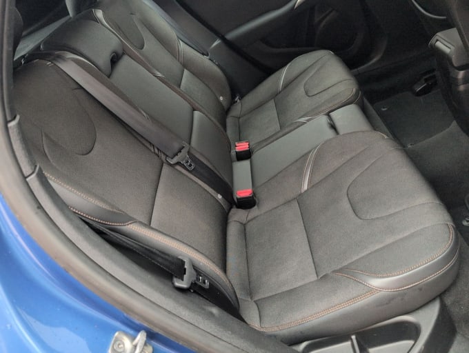 2025 Volvo V40 Cross Country