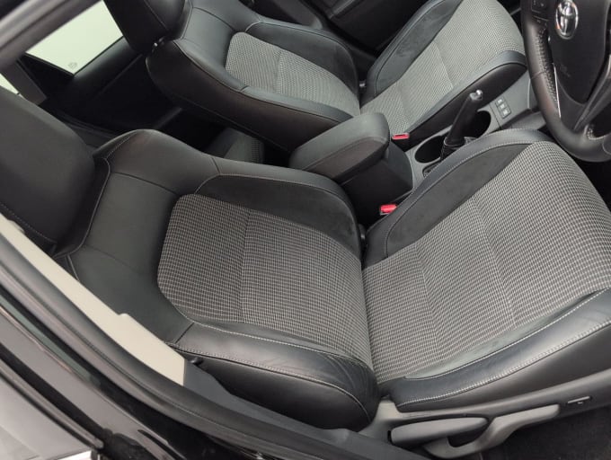2025 Toyota Auris