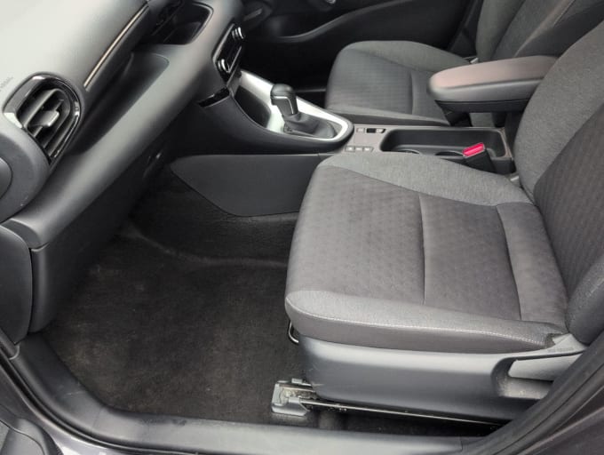 2025 Toyota Yaris