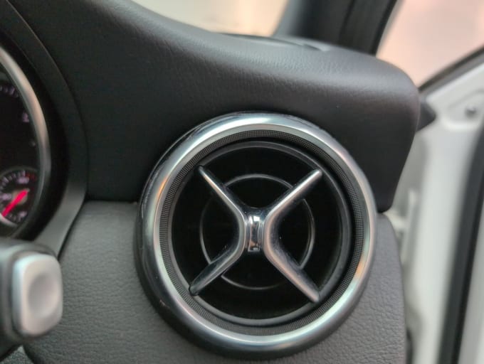 2025 Mercedes-benz 180
