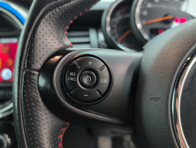 2025 Mini Hatch