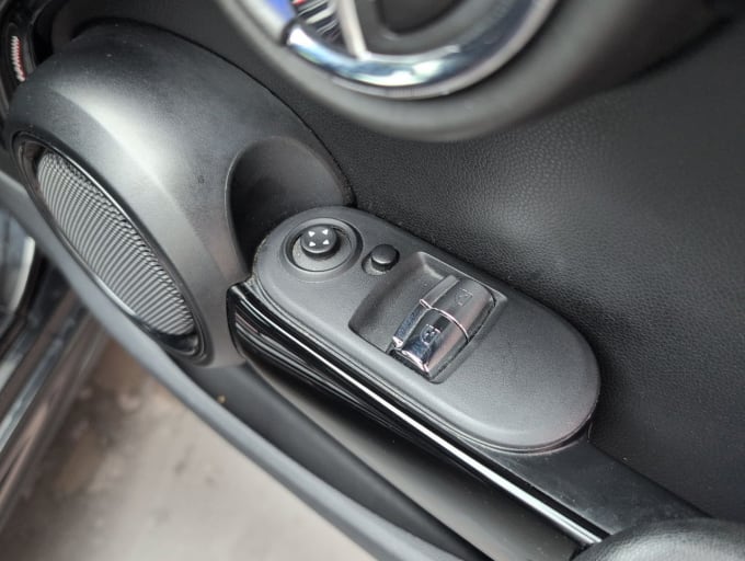 2025 Mini Hatch