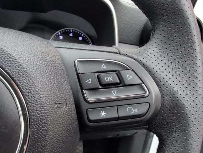 2025 Mg Mg Zs