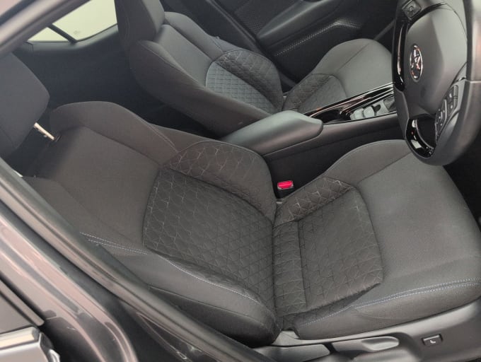 2025 Toyota C-hr