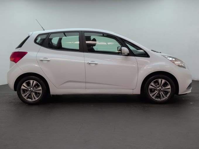 2025 Kia Venga