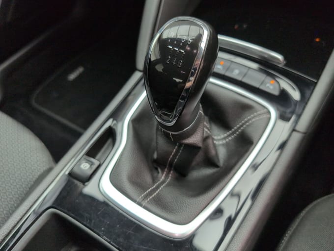 2025 Vauxhall Insignia