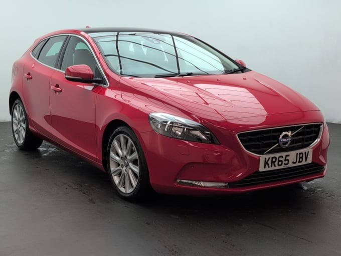 2025 Volvo V40