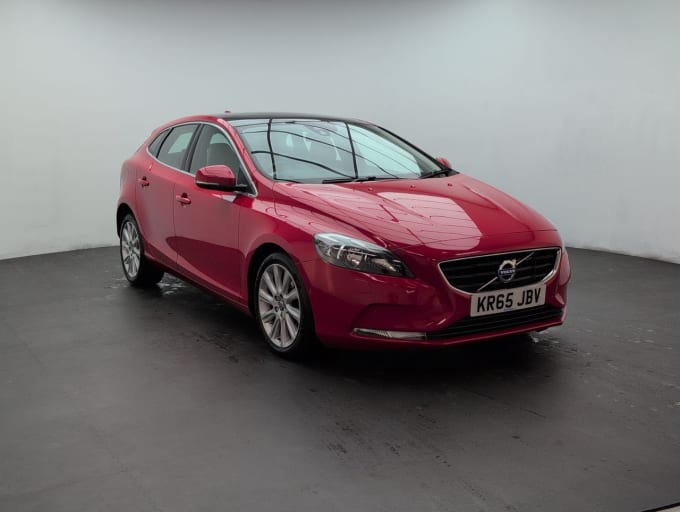 2025 Volvo V40