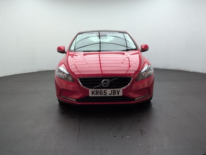 2025 Volvo V40