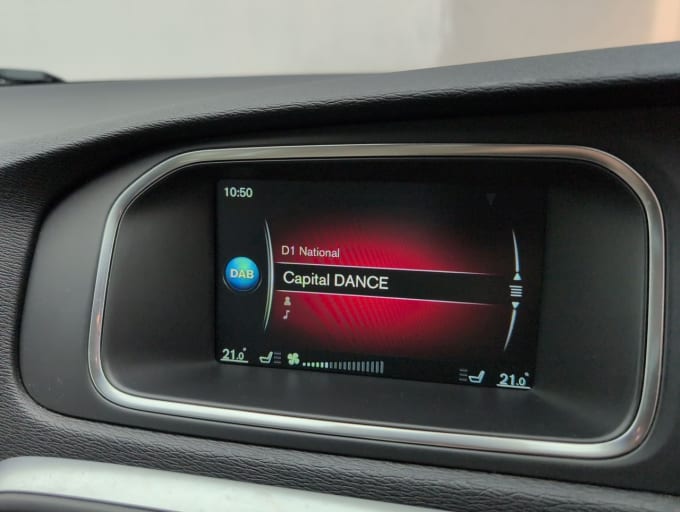2025 Volvo V40