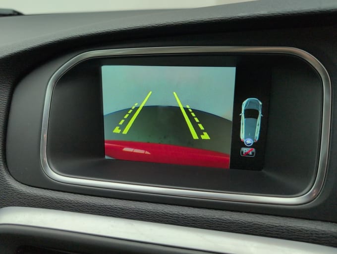 2025 Volvo V40