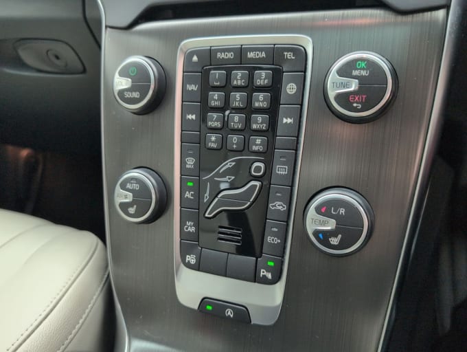 2025 Volvo V40