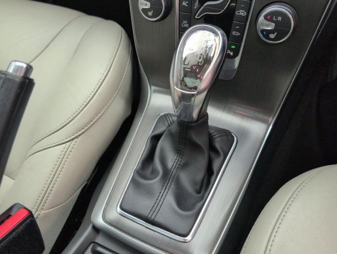 2025 Volvo V40