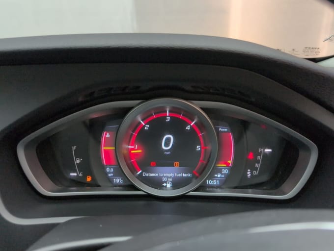 2025 Volvo V40