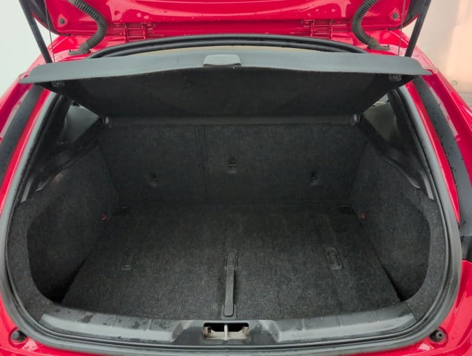 2025 Volvo V40