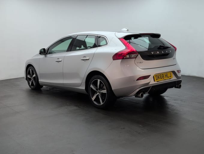2025 Volvo V40