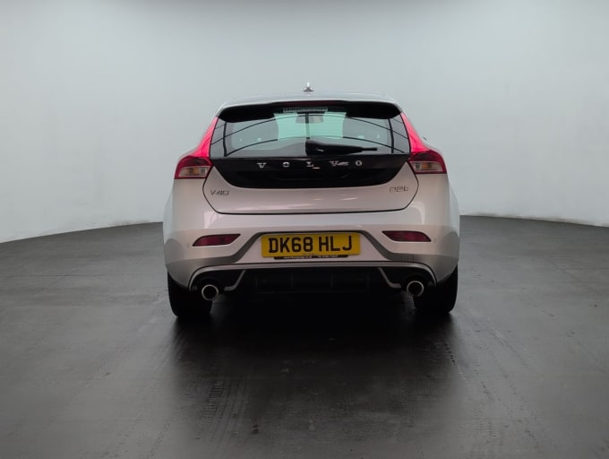 2025 Volvo V40