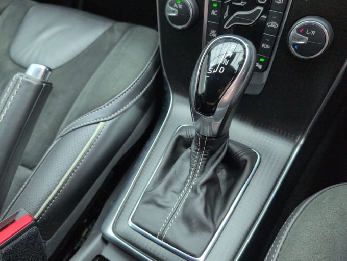 2025 Volvo V40
