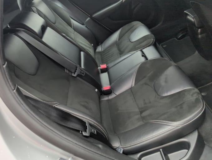 2025 Volvo V40