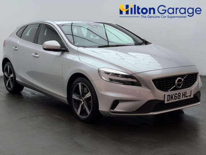 2025 Volvo V40