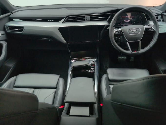 2025 Audi E-tron