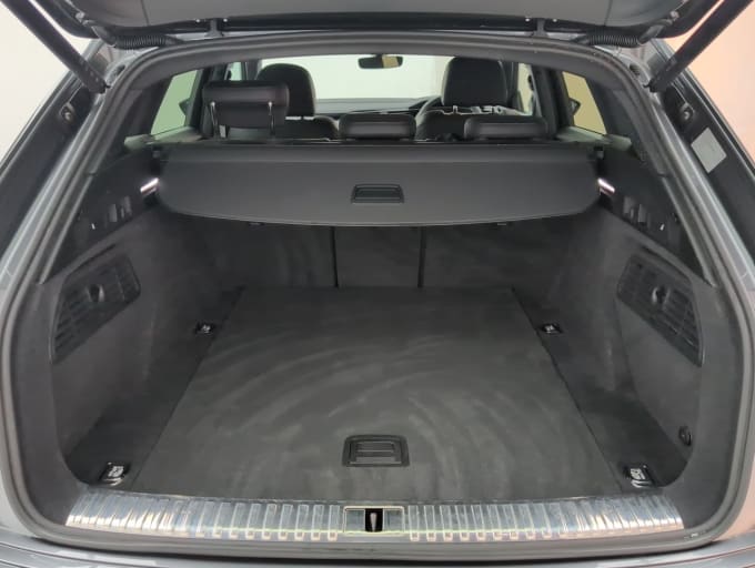 2025 Audi E-tron