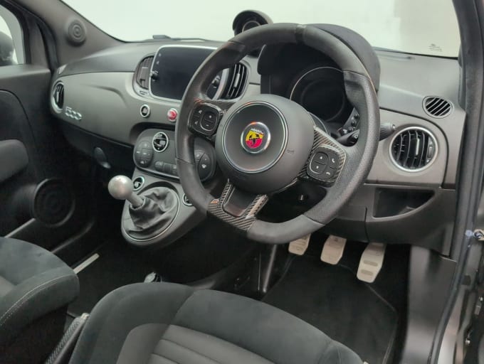 2025 Abarth 595