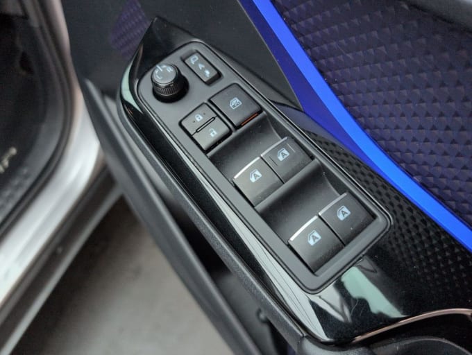 2025 Toyota C-hr