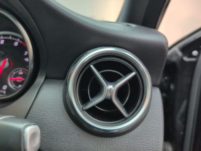 2025 Mercedes-benz 180