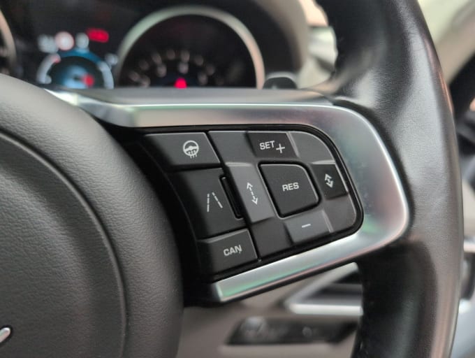 2025 Jaguar F-pace