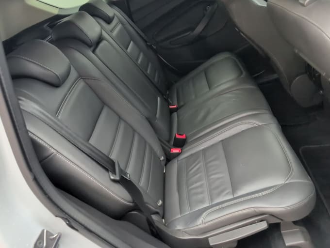 2025 Ford Kuga