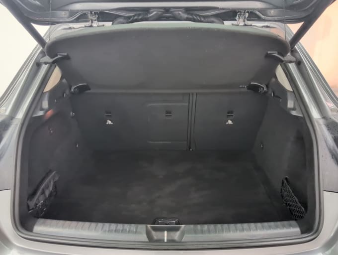 2025 Mercedes-benz 180