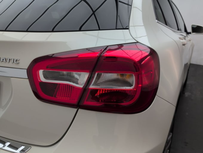 2025 Mercedes-benz 180