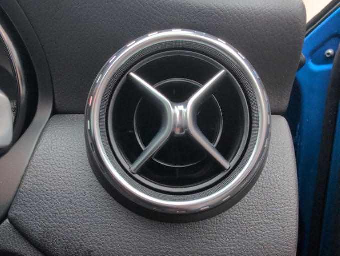 2025 Mercedes-benz 180