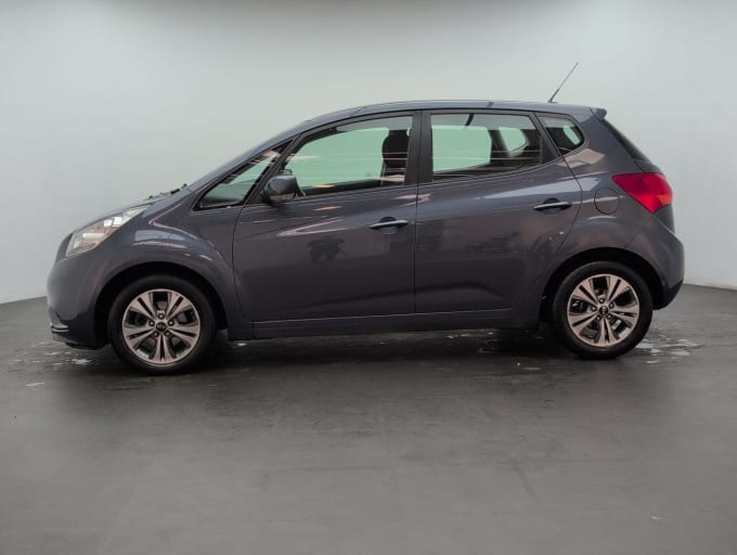 2025 Kia Venga