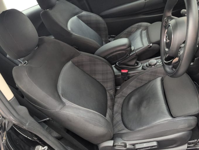 2025 Mini Hatch