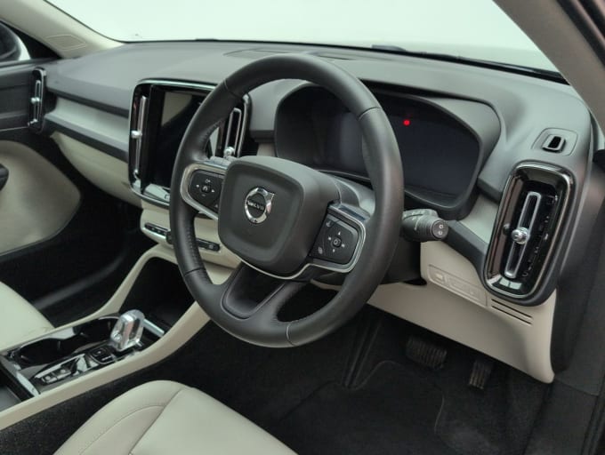 2025 Volvo Xc40
