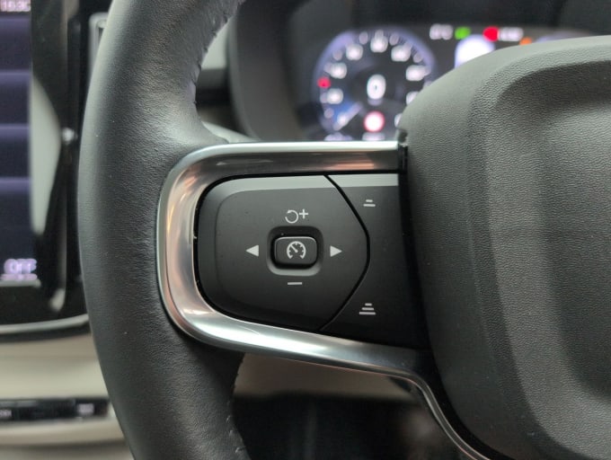 2025 Volvo Xc40