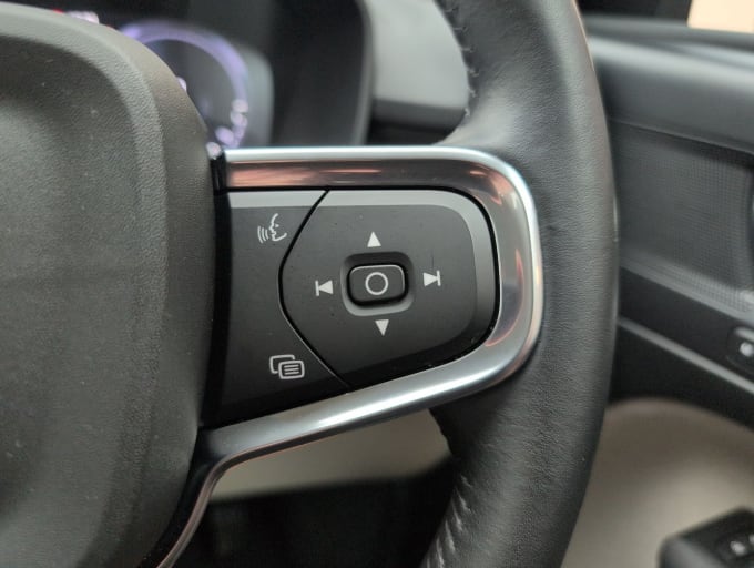 2025 Volvo Xc40