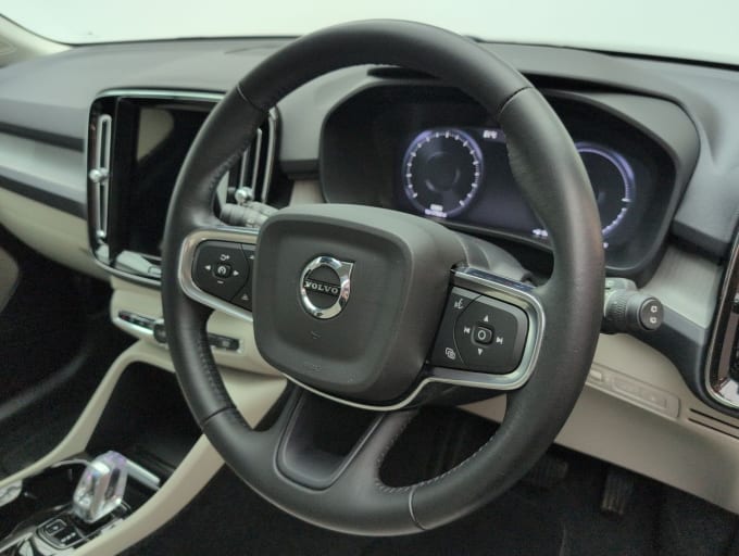 2025 Volvo Xc40