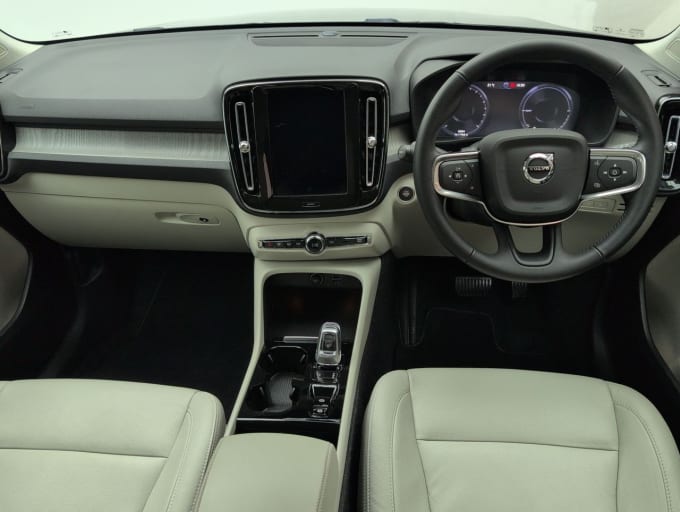 2025 Volvo Xc40