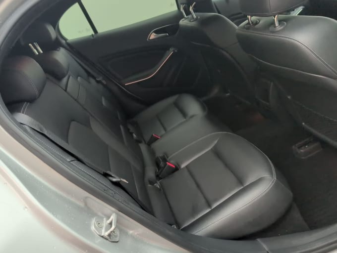 2025 Mercedes-benz 180