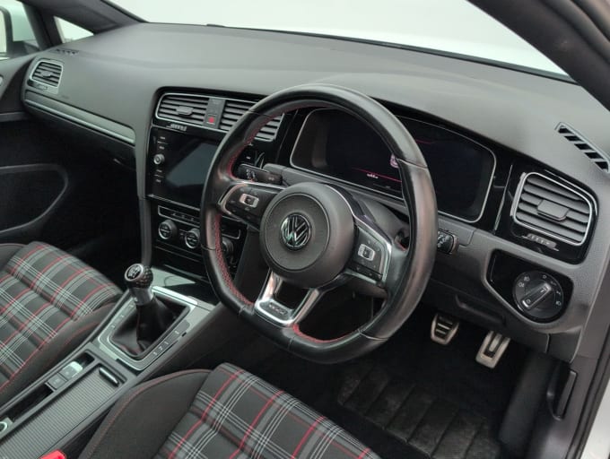 2025 Volkswagen Golf