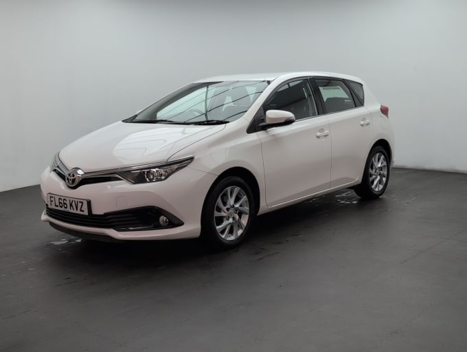 2025 Toyota Auris