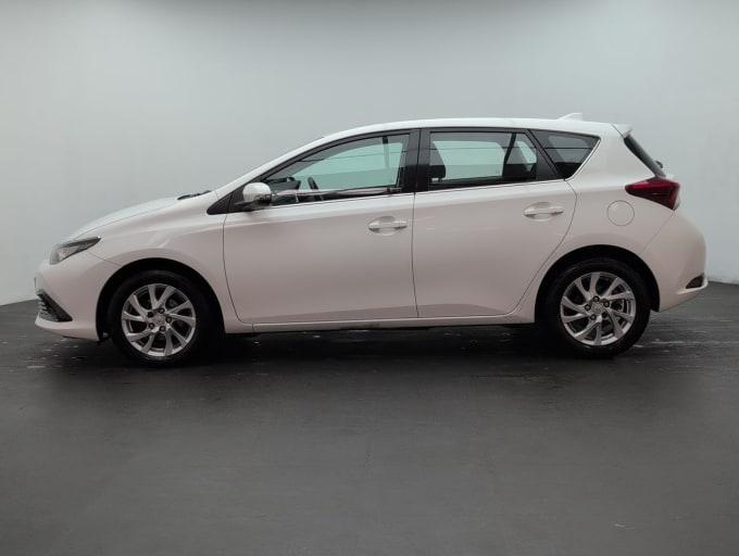 2025 Toyota Auris
