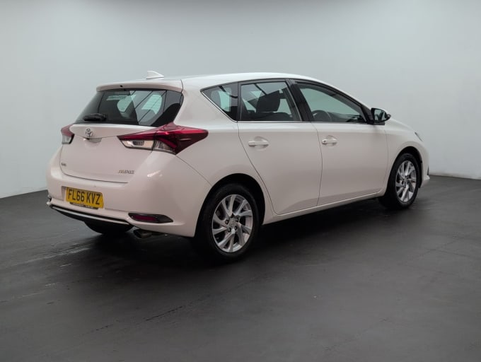 2025 Toyota Auris